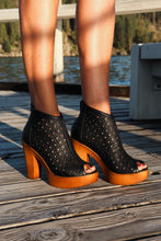 Load image into Gallery viewer, Seasons Bootie