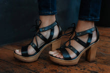 Load image into Gallery viewer, Solina