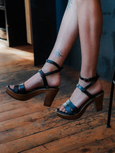 Load image into Gallery viewer, Lacie