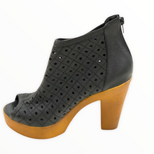 Load image into Gallery viewer, Seasons Bootie